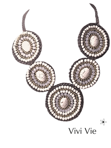 Satment necklace with a bohemian influence.