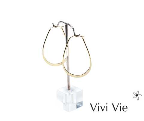 Refine delicate sleak oval loop