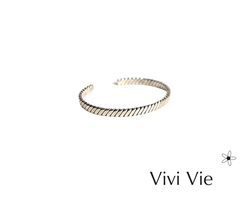 The triton cuff sleak and versitile for masculine of feminine  wrist.