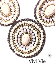 Satment necklace with a bohemian influence.