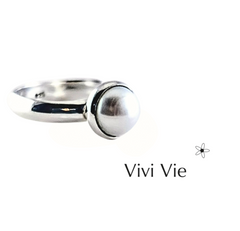 Parl & sterling silver ring.