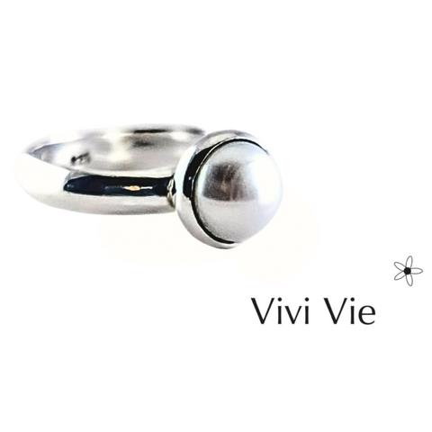Parl & sterling silver ring.